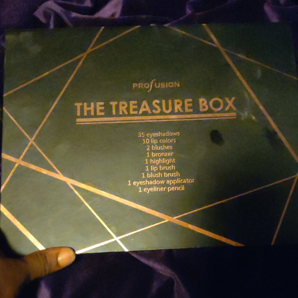 The treasure box, makeup, been used only 3 times